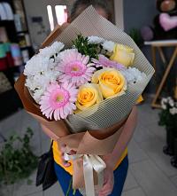 Букет цветов из:  Герберы, Розы и Хризантемы в Редкино