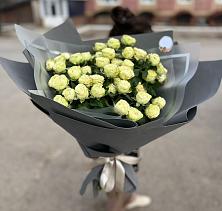 Букет Белые кустовые розы Солинеро в Редкино