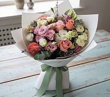 Букет цветов из:  Розы, Лизиантусы и Гвоздики в Редкино