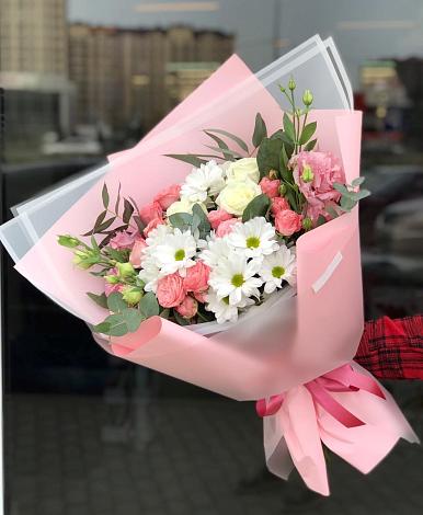 Букет цветов из: Розы, Лизиантусы и Хризантемы в Редкино
